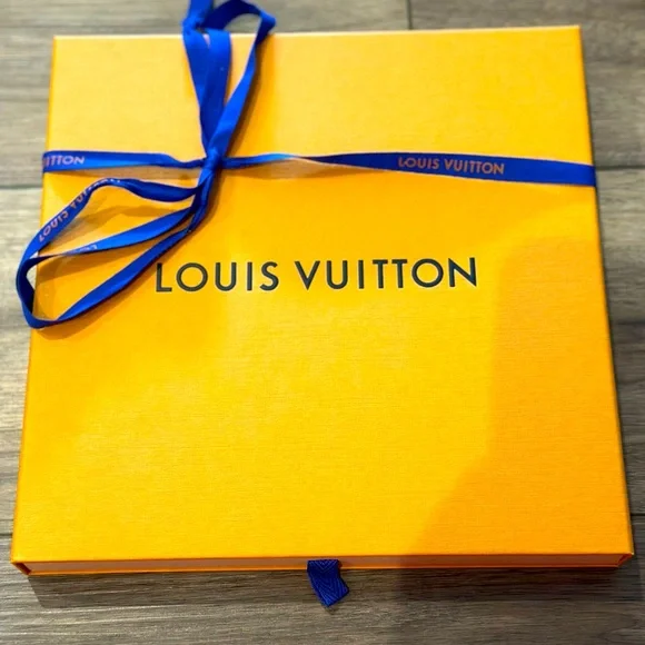 Louis Vuitton silk scarf🧡🩷